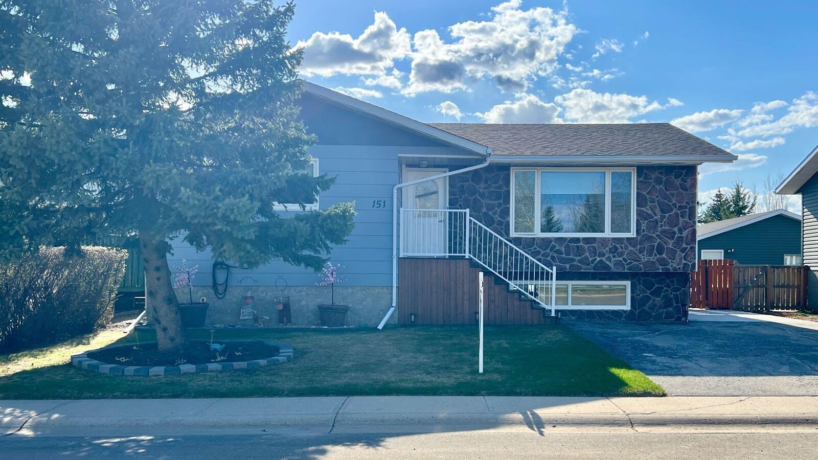 Property Photo:  151 Winkler Drive  AB T0J 1P0 