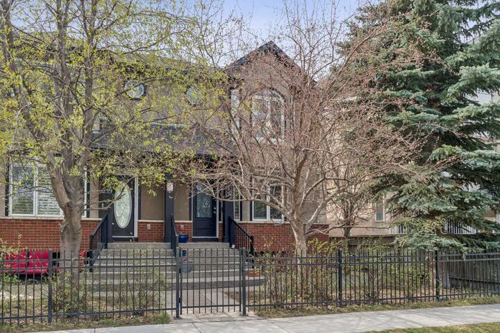 Property Photo:  217 17 Avenue NE 1  AB T2E 1L9 