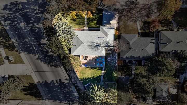 Property Photo:  3003 25 Street SW  AB T3E 1Y2 