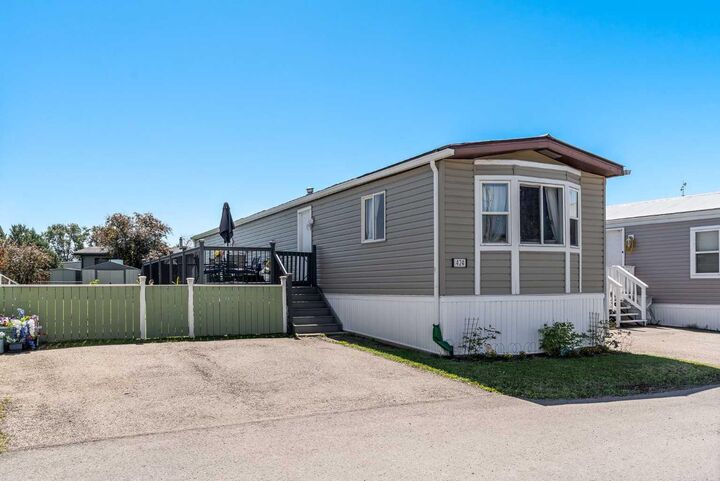Property Photo:  424 Kanell Drive  AB T1V 1J5 