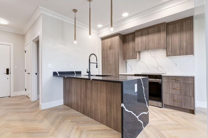Property Photo:  4270 Norford Avenue NW 2113  AB T3B 6A8 
