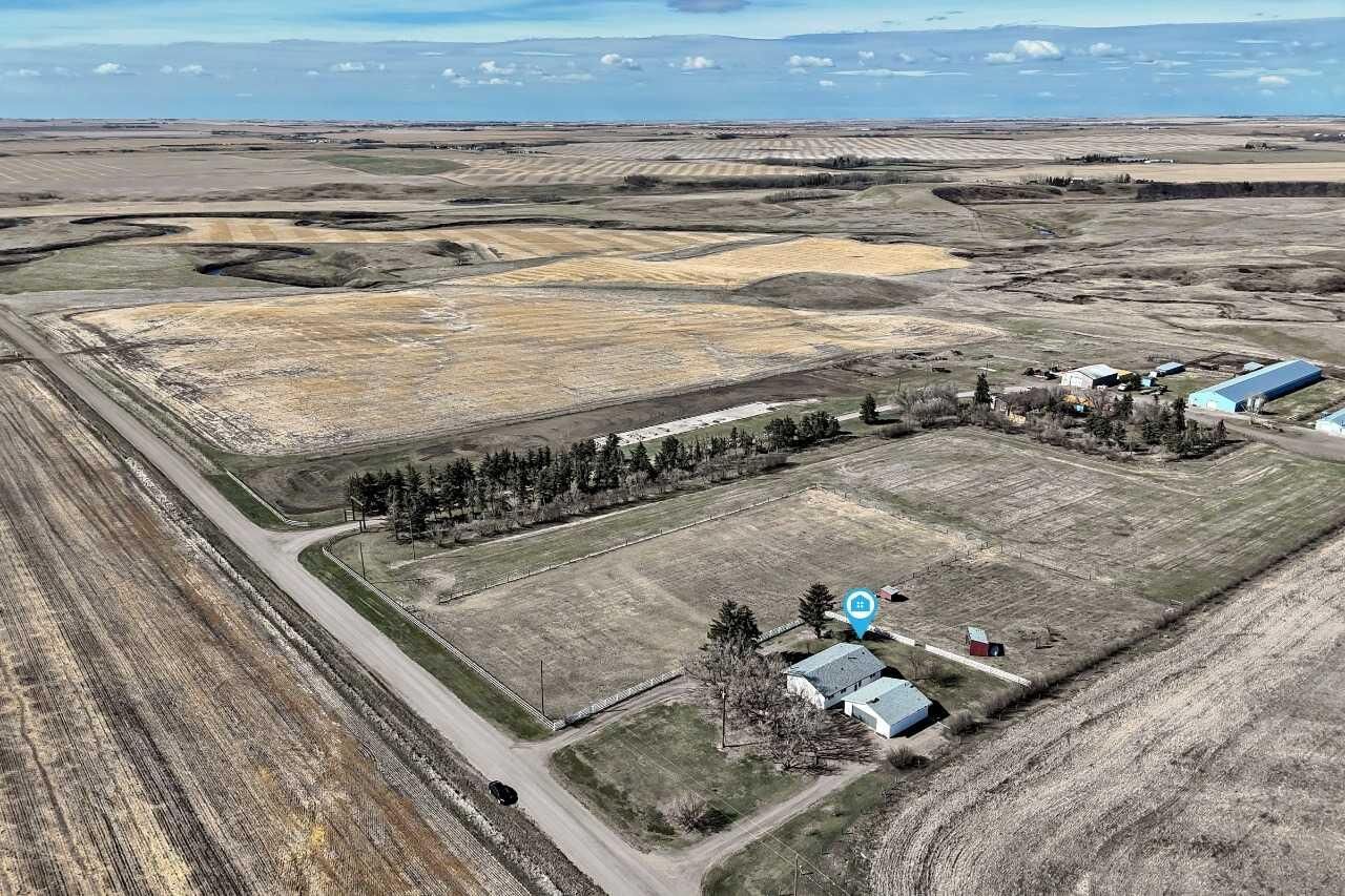 Property Photo:  302064 Range Road  AB T0M 1J0 