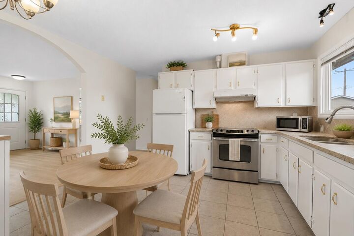 Property Photo:  268 Madeira Place NE  AB T2A 5T1 