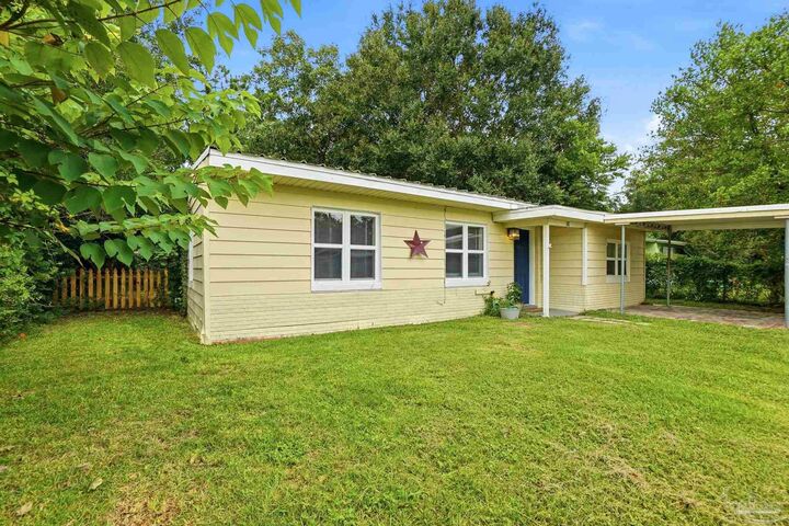 Property Photo:  28 Norwood Dr  FL 32506 