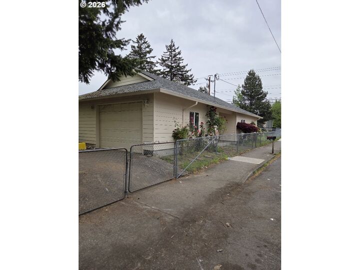 Property Photo:  17329 SE Alder St  OR 97233 