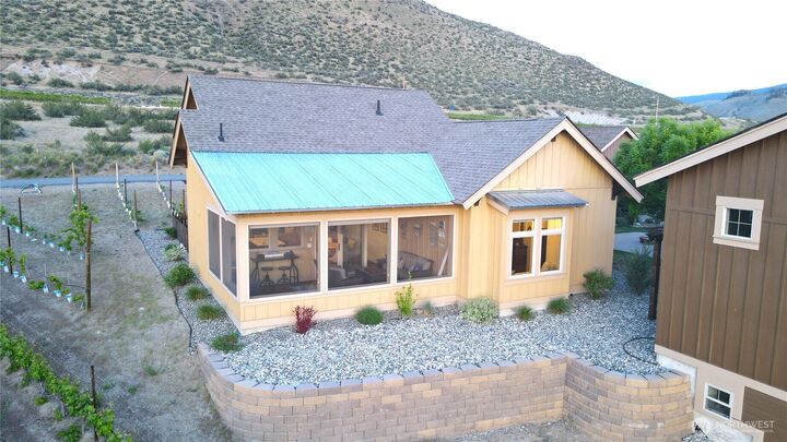 Property Photo:  130  Village Way  WA 98844 