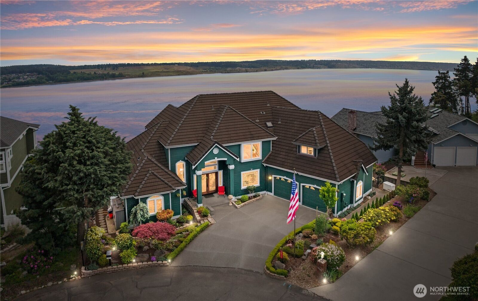 Property Photo:  1551  13th Court  WA 98333 
