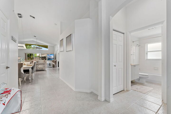 Property Photo:  6887 Viale Elizabeth  FL 33446 
