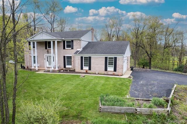 Property Photo:  2235 Stonewall Drive  MI 48462 