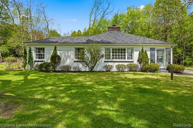 Property Photo:  46064 Norton Court  MI 48167 