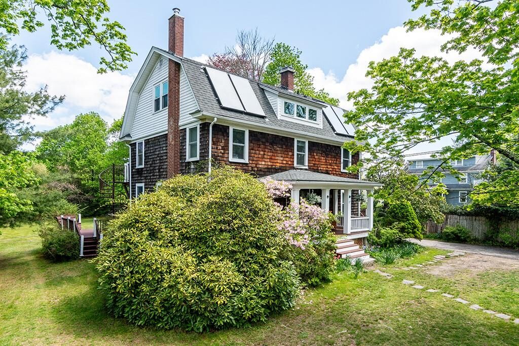 Property Photo:  17 Briar Lane  RI 02881 