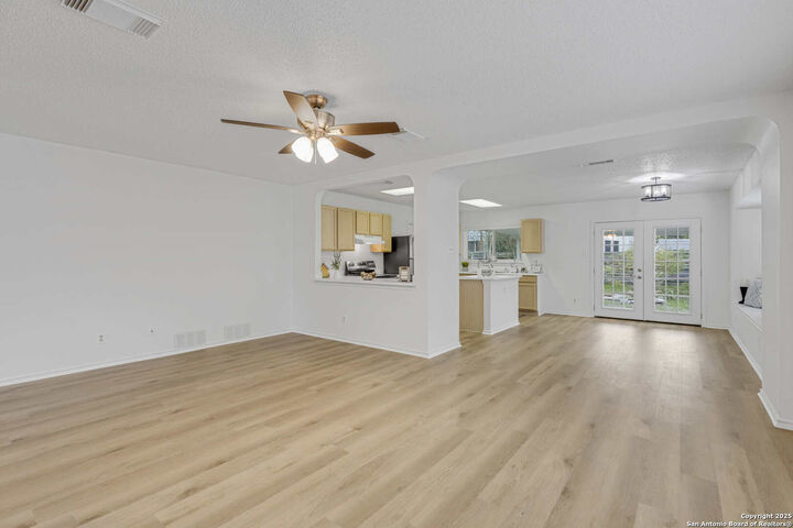 Property Photo: 7906 Swindow Cir TX 78109