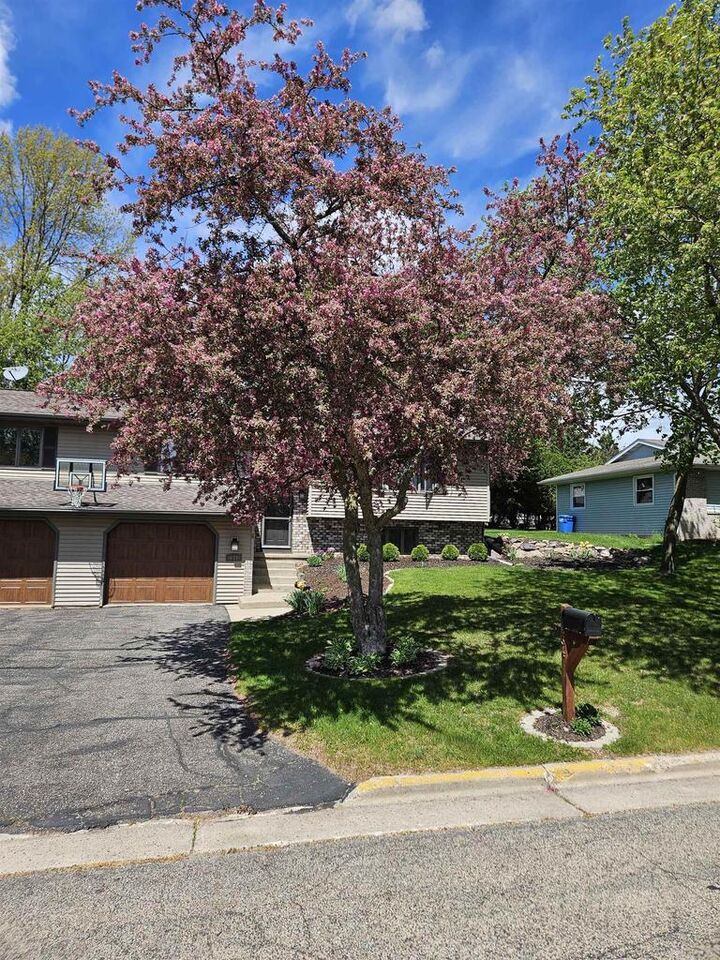 Property Photo:  634 Naragansett Avenue  WI 53913 