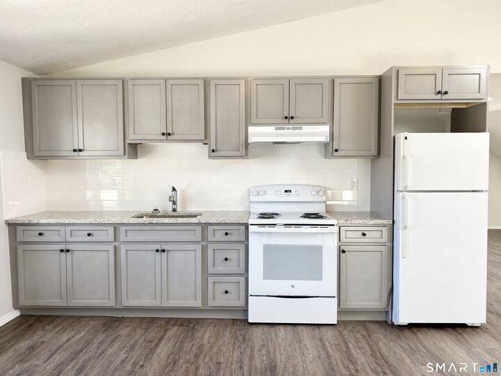 Property Photo:  79 Avon Street 3D  CT 06511 