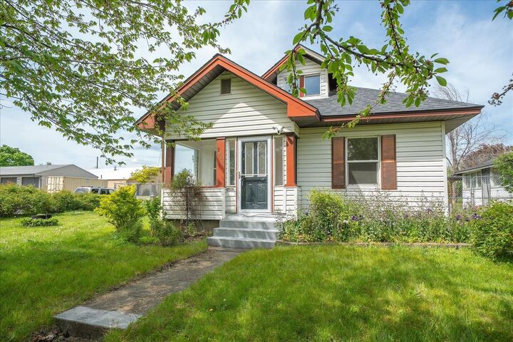 Property Photo: 2003 E Grace Ave WA 99207