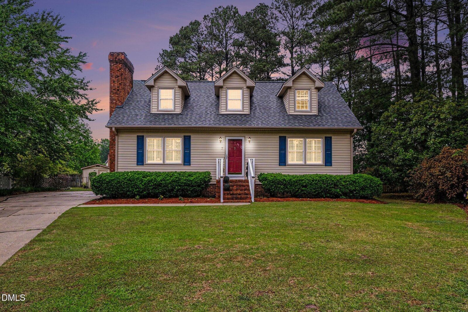 Property Photo:  7 Sherwood Court  NC 27577 