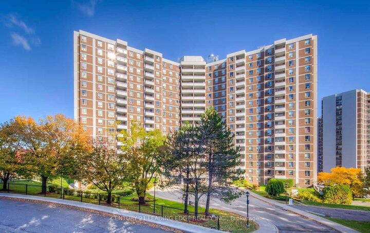 Property Photo:  10 Edgecliffe Golfway 815  ON M3C 3A3 