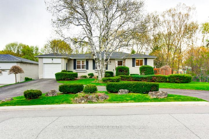 Photo de la propriété:  15 Bakerdale Road  ON L3P 1J3 
