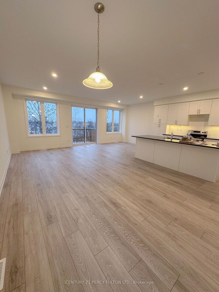 Photo de la propriété:  160 Densmore Road 24  ON K9A 0X8 