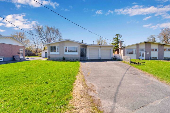 Property Photo:  876 Balsam Drive  ON K1E 1B5 
