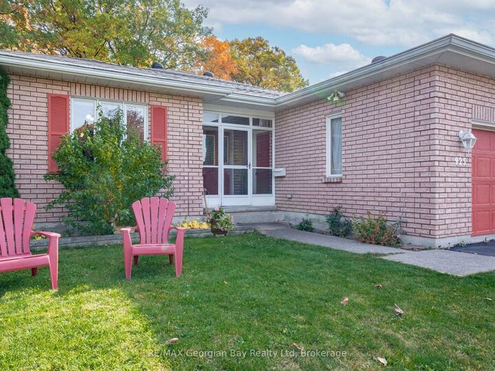 Property Photo: 925 Dominion Avenue ON L4R 4W2