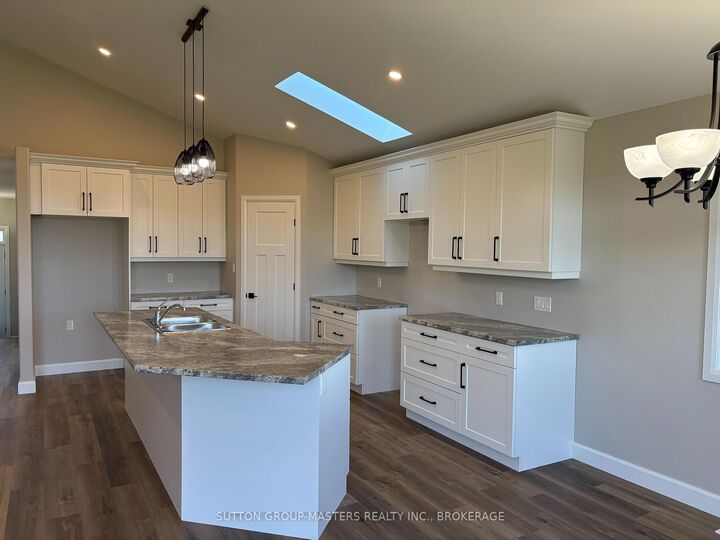 Property Photo: 812 Windermere Drive ON K7P 0N5