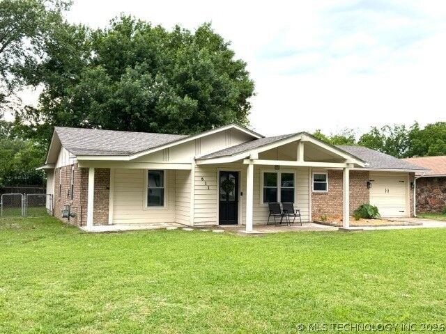 Property Photo:  611 N Washington Avenue  OK 74467 