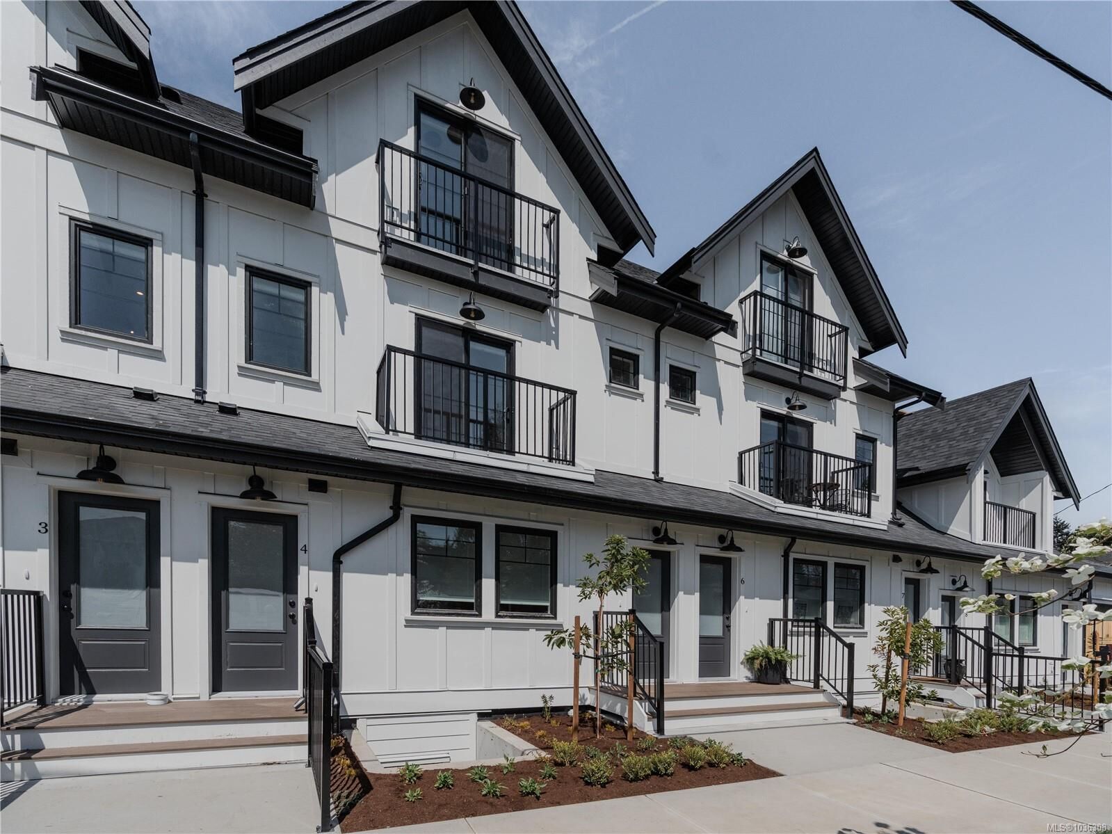 Property Photo:  1830 Allenby St 5  BC V8R 3B7 