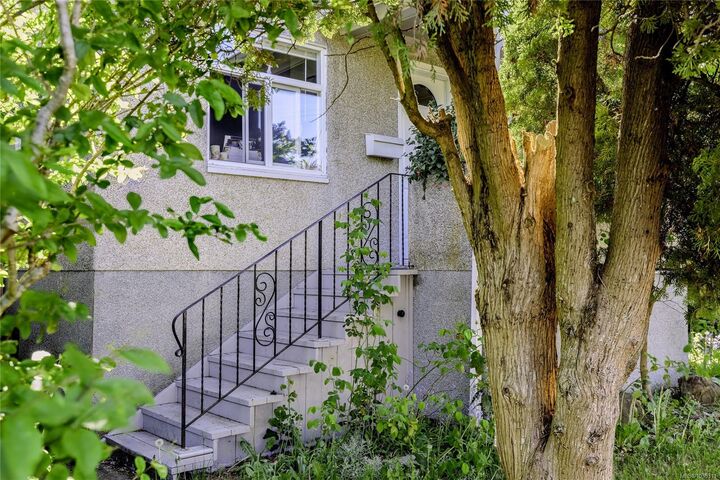 Property Photo:  633 Prideaux St  BC V9R 2N9 
