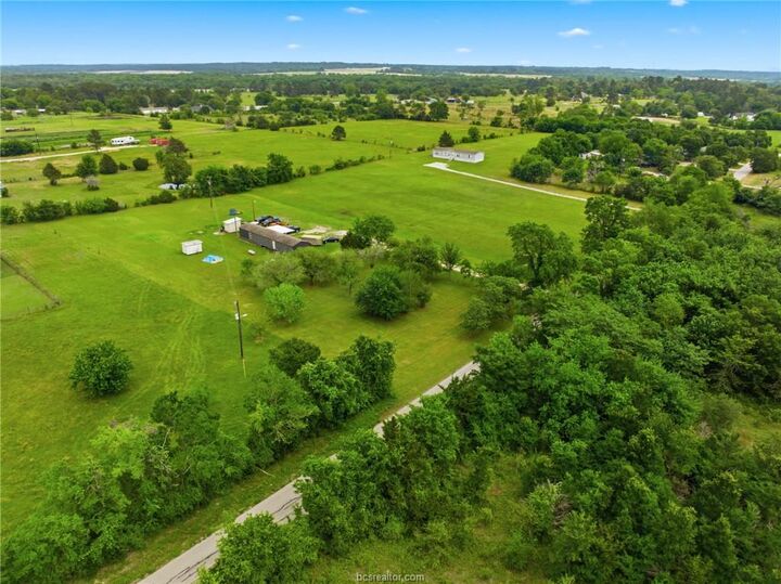Property Photo:  122 Wire Rd Loop  TX 77320 