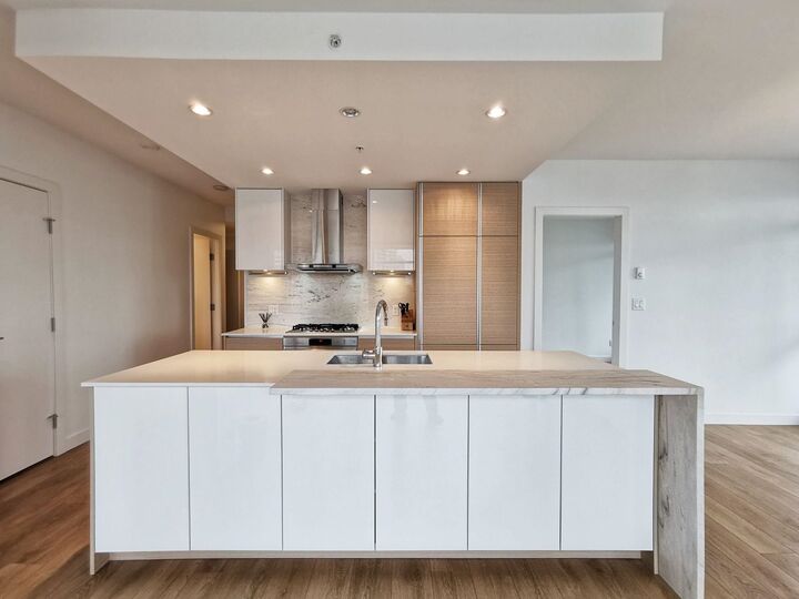 Property Photo: 6098 Station Street 1105 BC V5H 0H4