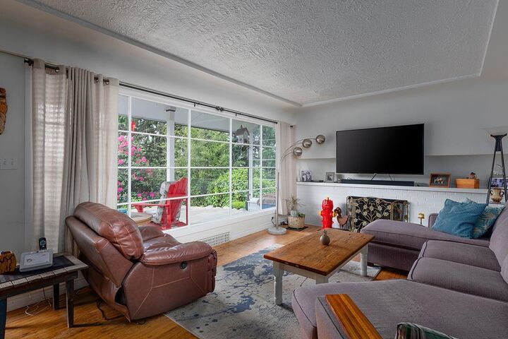 Property Photo:  322 E 25th Street  BC V7N 1A3 