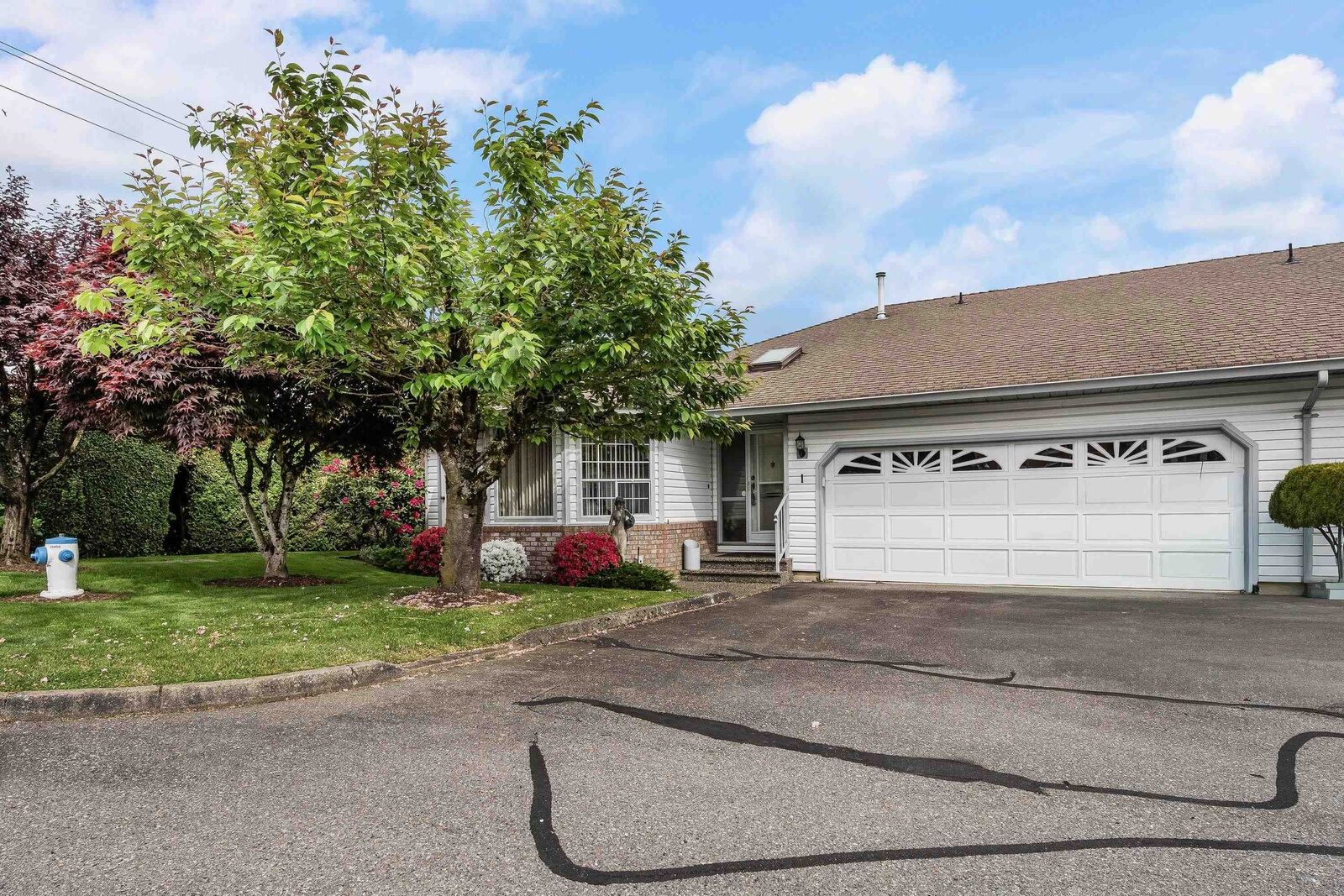 Property Photo:  2988 Horn Street 1  BC V2S 3C1 