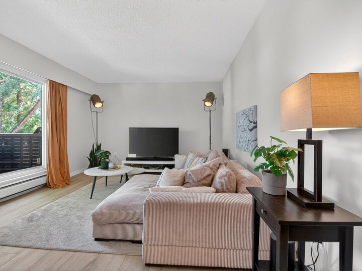 Property Photo: 391 E 7th Avenue 304 BC V5T 4H1