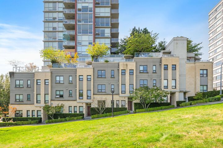 Property Photo:  125 Columbia Street Th4  BC V3L 0G8 
