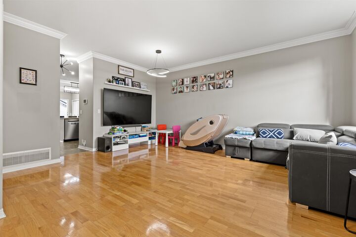 Property Photo:  33751 7 Avenue 106  BC V2V 7C2 