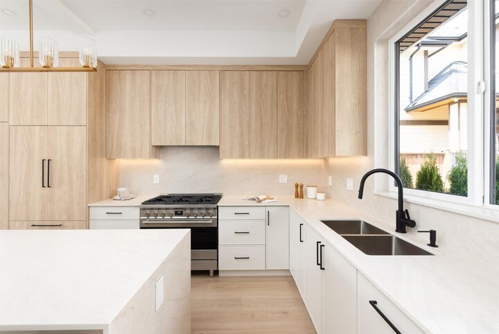 Property Photo:  753 Edgar Avenue 101  BC V3K 2J3 