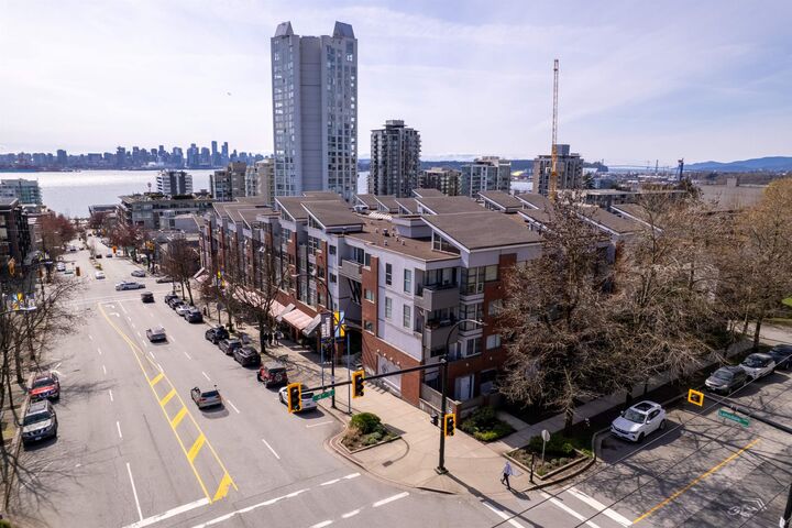 Property Photo:  305 Lonsdale Avenue 203  BC V7M 2G3 