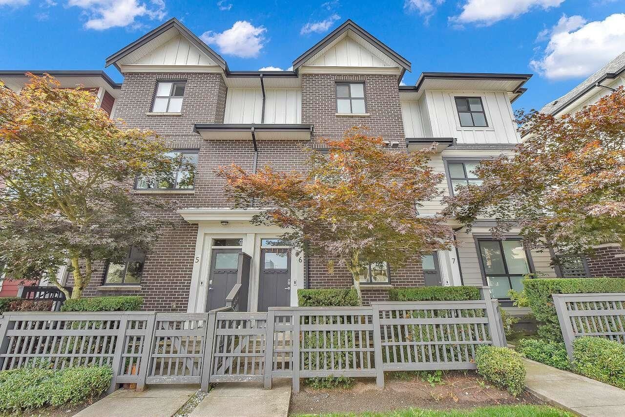 Property Photo:  7039 Macpherson Avenue 6  BC V5J 4N4 