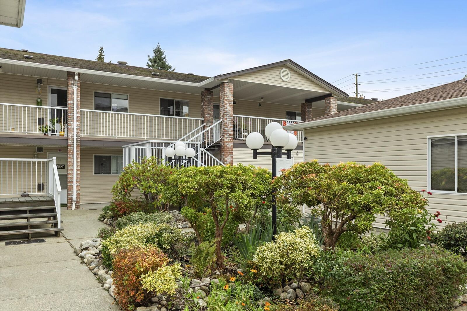 Property Photo: 32821 6 Avenue 11 BC V2V 6L1