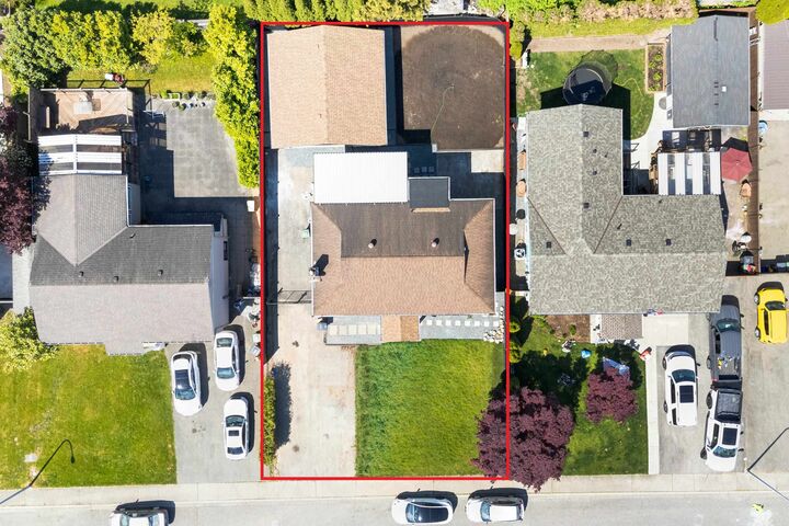 Property Photo:  26689 32A Avenue  BC V4W 3G3 