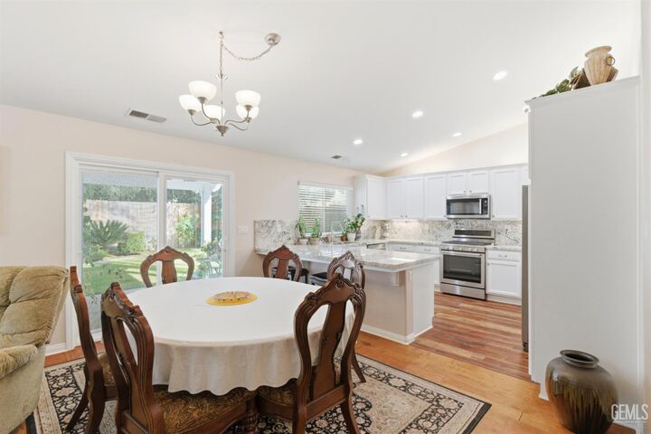 Property Photo:  506 Baltimore Drive  CA 93312 
