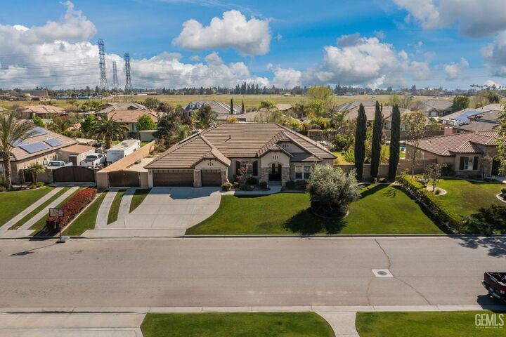 Property Photo: 16349 Coastal Court CA 93314