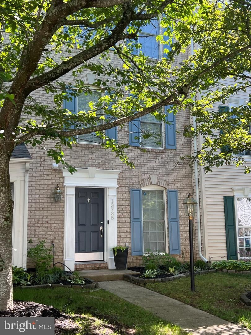 Property Photo: 13735 Denham Way VA 20136
