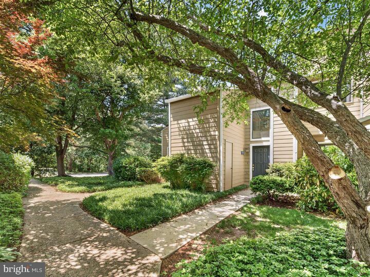Property Photo:  1917 Villaridge Drive B  VA 20191 