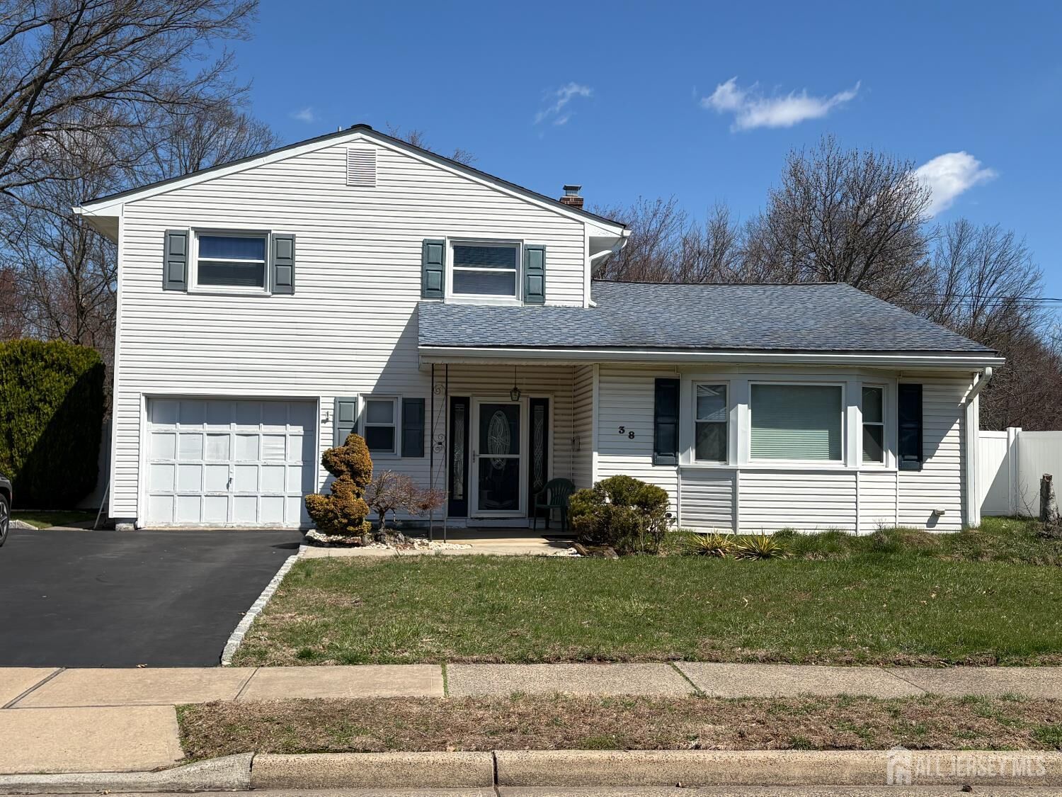 Property Photo:  38 Karen Place  NJ 08817 