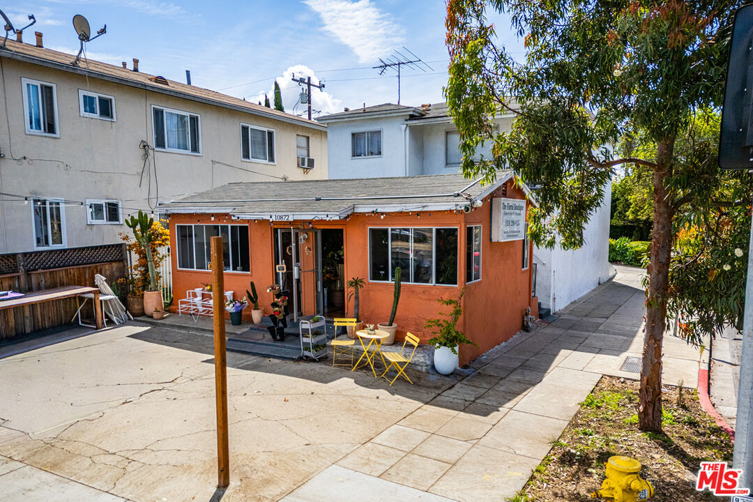 Property Photo:  10872 Venice Blvd  CA 90232 