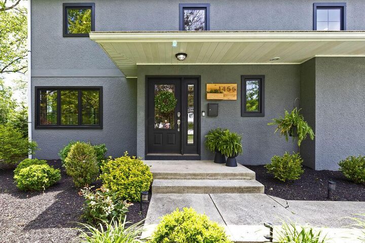Property Photo: 1455 Berkshire Road OH 43221