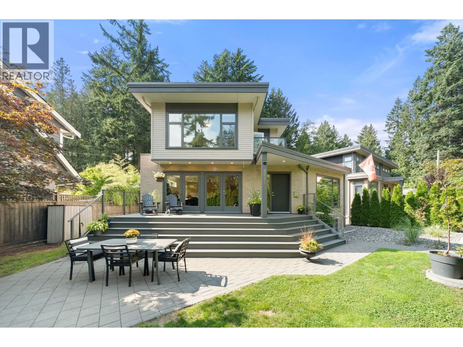 Property Photo:  2025 Mackay Avenue  BC V7P 2M8 