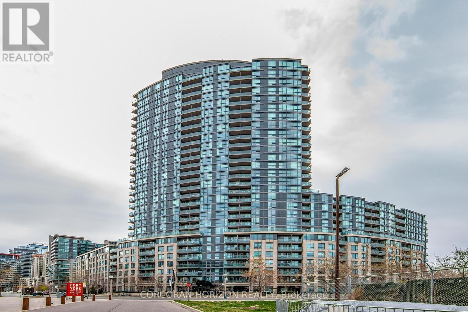 Property Photo:  231 Fort York Boulevard 2108  ON M5V 1B2 